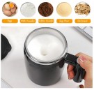 Selvrørende kopp med lading - Farge - Svart  thumbnail